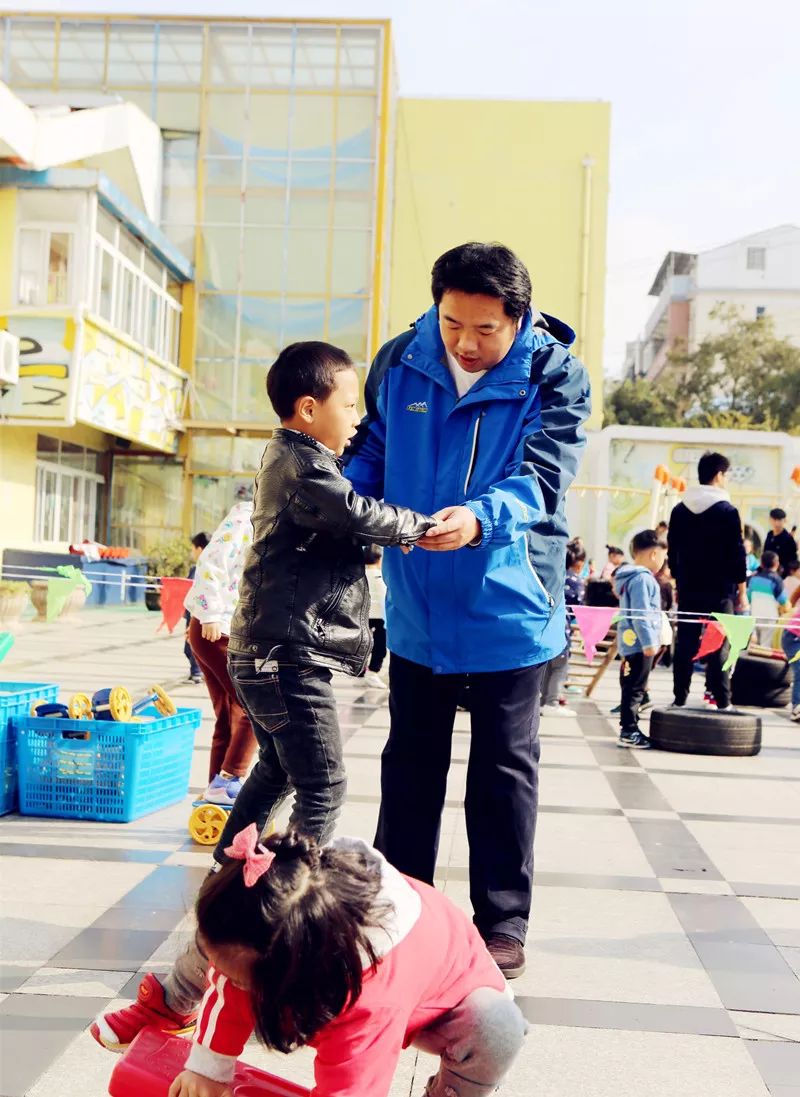 勤业幼儿园男老师，12年“孩子王”有何感想？