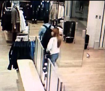 网红女主播直播间卖假货当场被抓,广东网红夫妻直播假货被抓