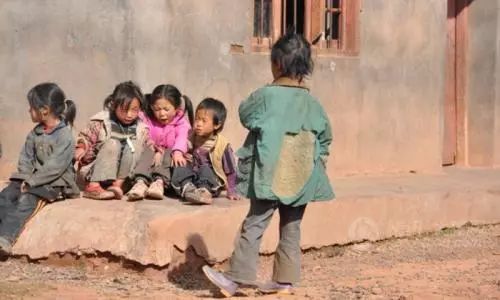 打补丁的衣服价值一两万！现在的时尚真是越来越难懂了