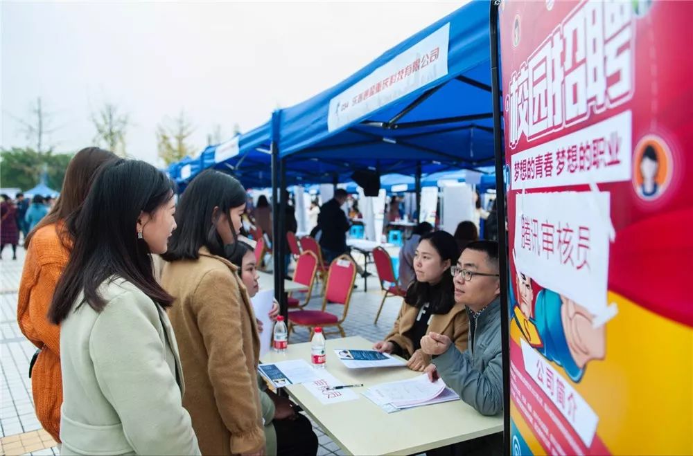 大阵仗！省内外300余家单位来广安“抢人”