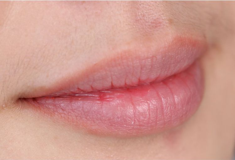 风靡泰国，男女必备的打啵神器，这支润唇膏涂一次等于敷10次唇膜