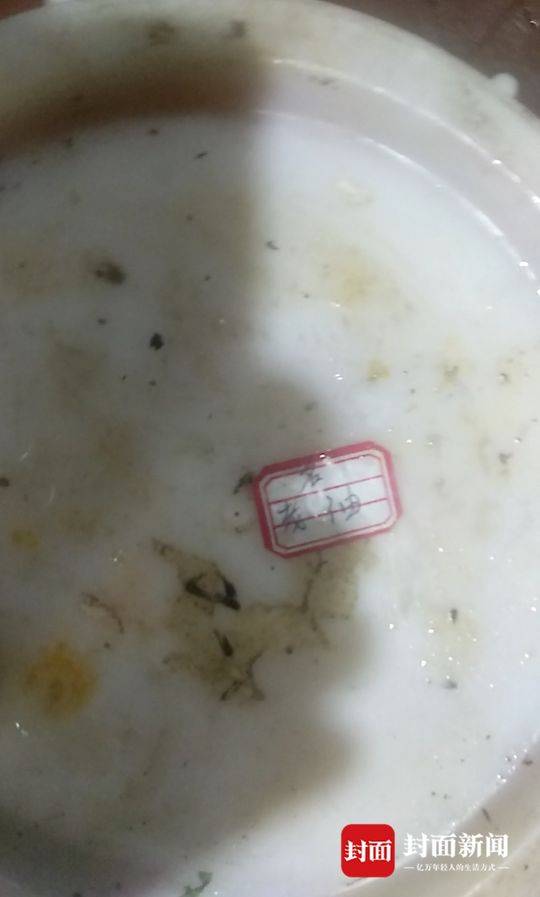 游客*底卧**干锅店发现用“口水油”店长：知道违法但不怕