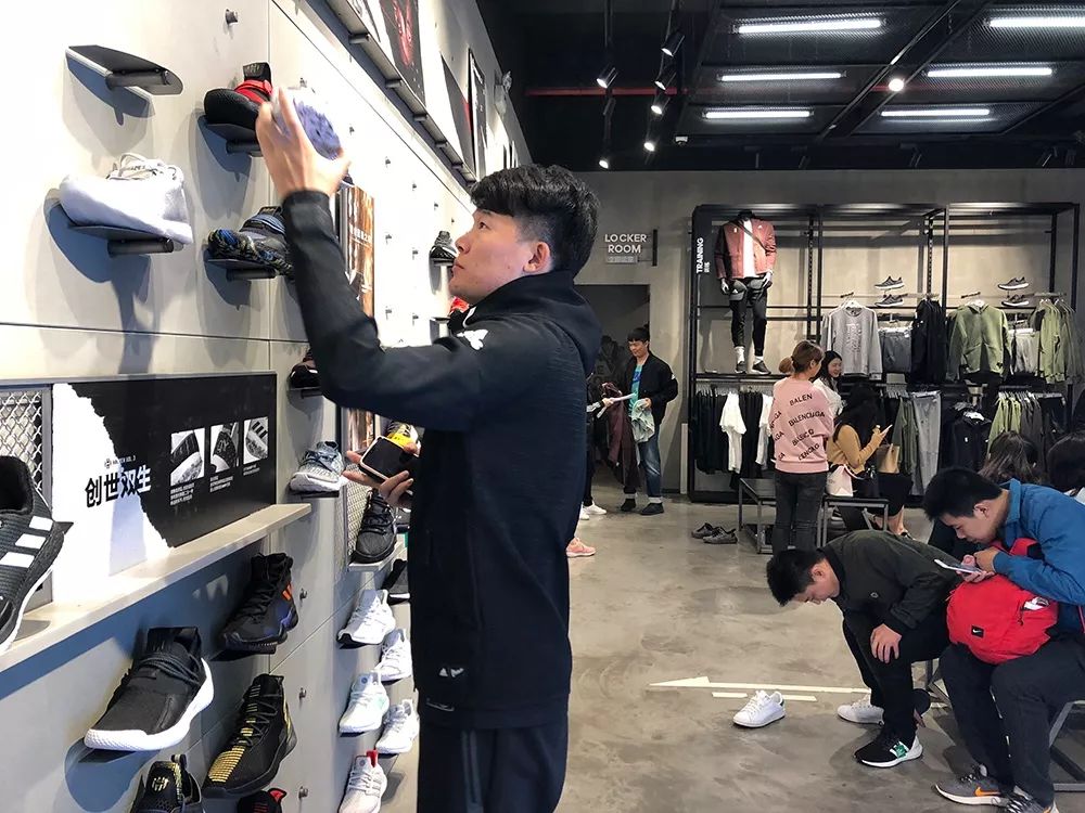 一个衣帽间藏400多段故事什么感觉丨当“Z哥”邂逅全新奥迪Q2L