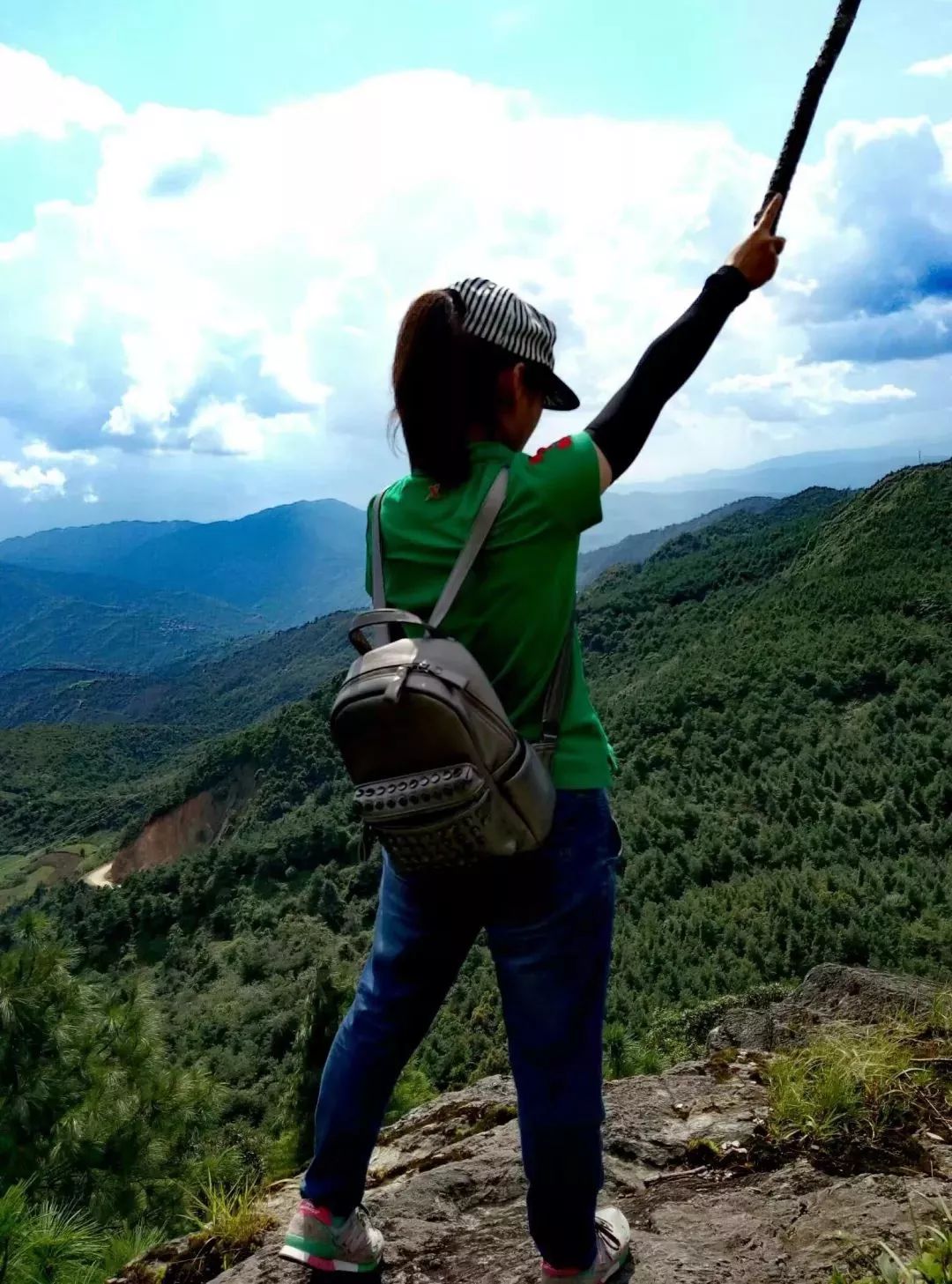 元江哈尼山寨旅游攻略,元江一年一度哈尼十月长街宴视频