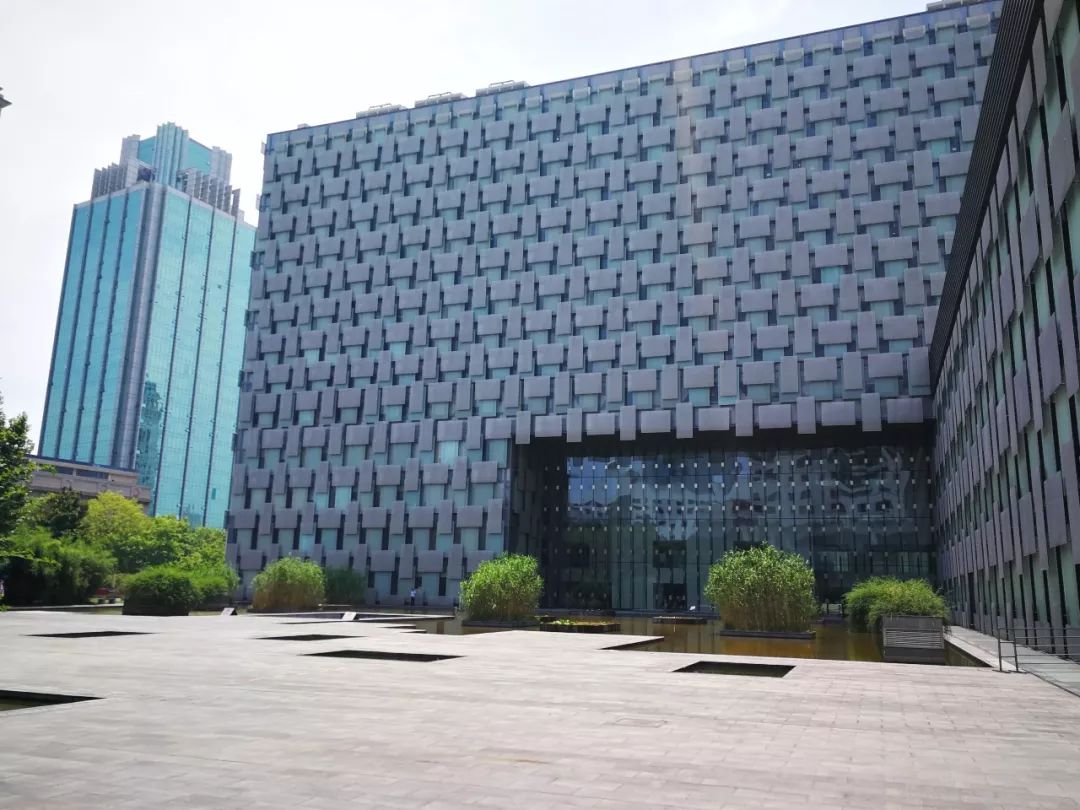 南京鼓楼医院中山路321号,南京市中山路321号