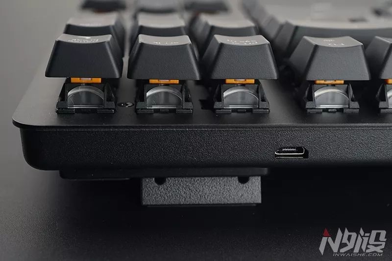 雷蛇黑寡妇蜘蛛x竞技版键盘鼠标,雷蛇黑寡妇v3键盘怎么下载驱动