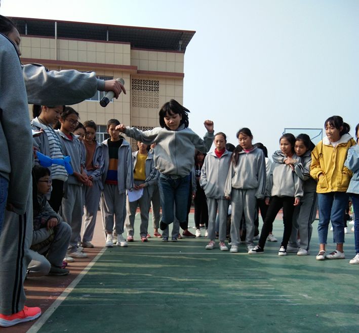 十六中第51届校运会,永和中学校运会第六届1500米