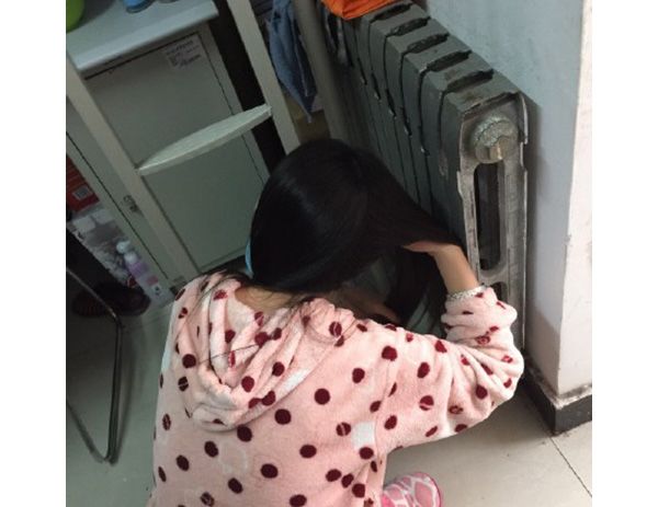 暖气使用时间长了,暖气放气放到什么程度是没有气了