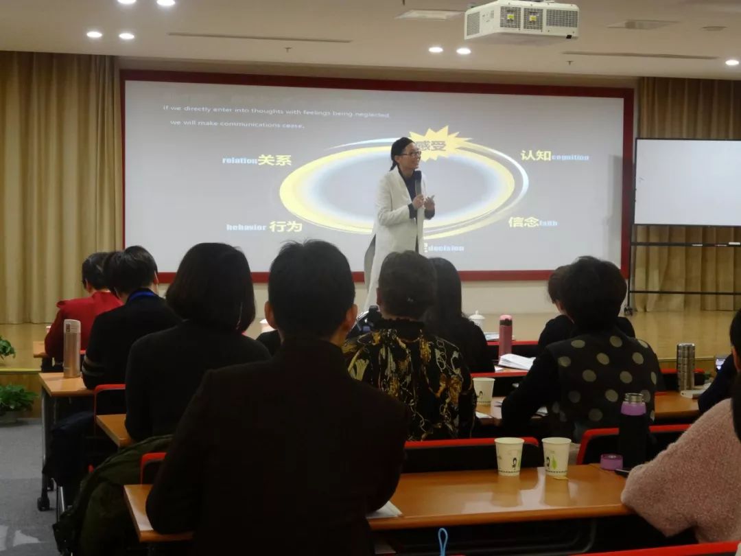 好家风育英才家庭教育讲座,传承好家风做家庭教育的传播者