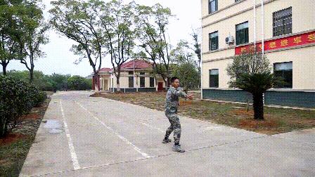 实用兵哥示范格斗术快来学两招,实用兵哥动图示范简单格斗术