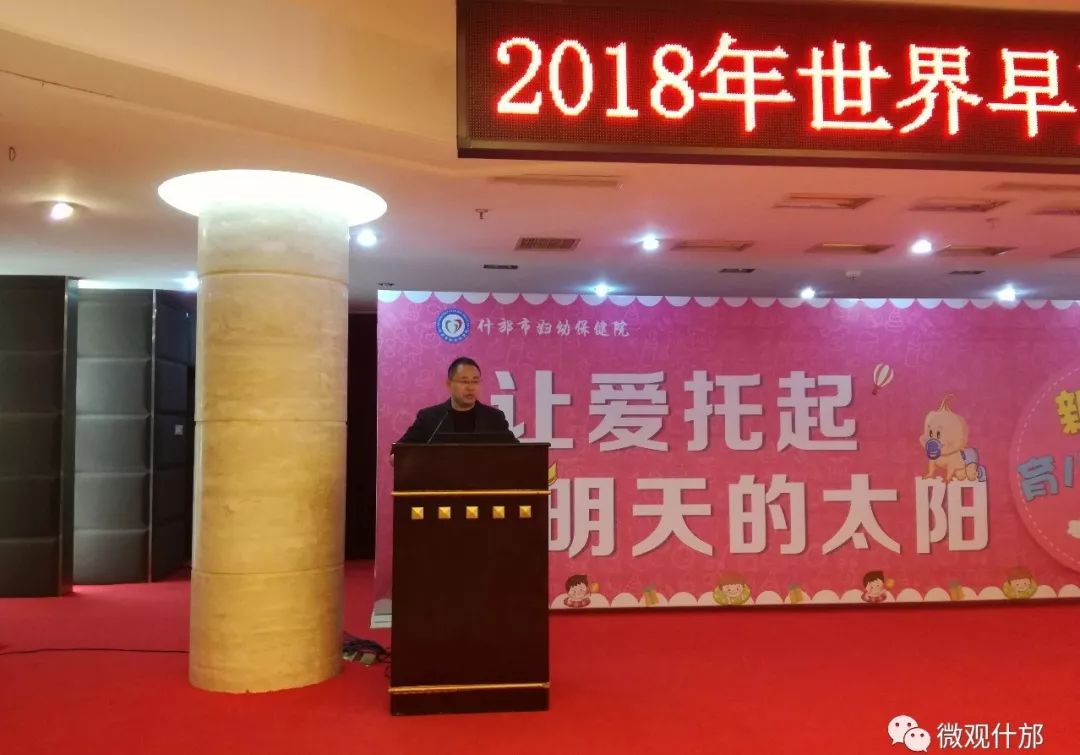 肠胀气哭闹妈妈崩溃,吐奶和肠绞痛