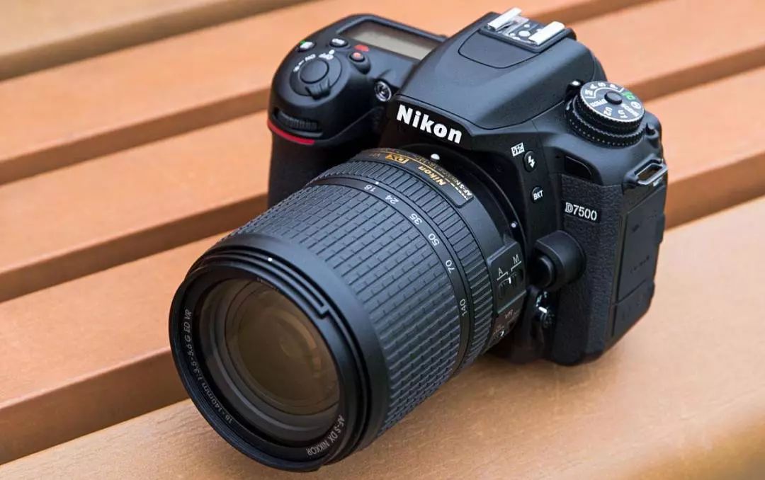 什么品牌相机最好尼康佳能,目前买尼康相机什么型号最好