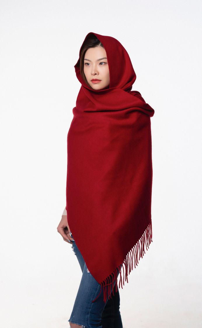 来自海拔1500米的阿尔巴斯白山羊绒围巾—羊绒界的“爱马仕”