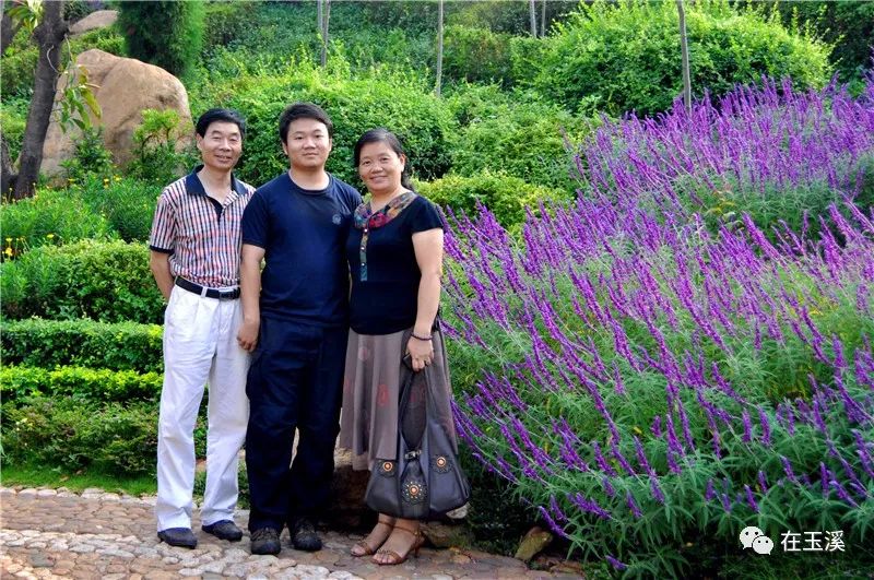 老照片里的故事合集,全家福老照片的故事