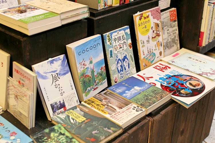 离开东京，去冲绳开一家5.5平米的旧书店！｜吉井忍的二次会