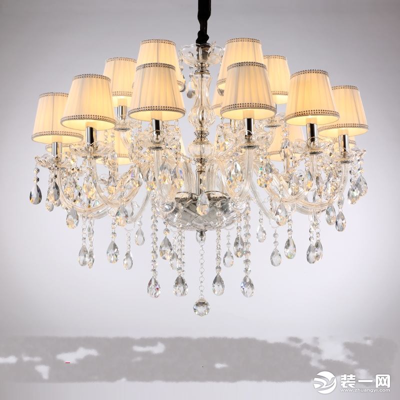 客厅吊灯啥样的好看又实惠简单,客厅简约明亮吊灯