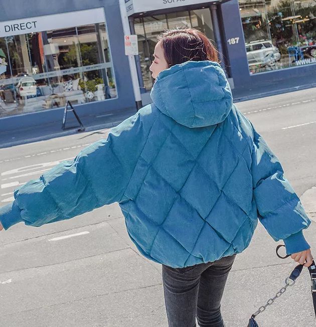 别再穿黑色了，这个颜色今年超流行，百搭时髦还显白显气质