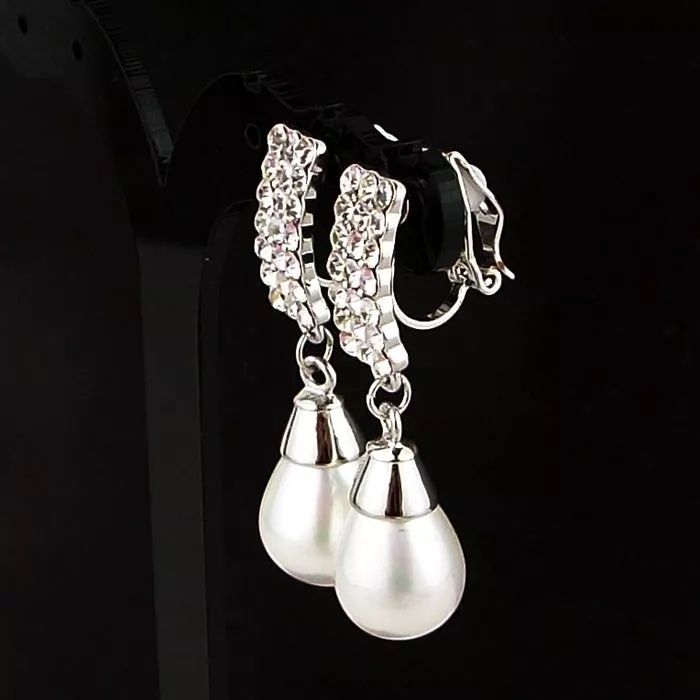 耳夹高级感珍珠,精致耳夹高级感珍珠元素