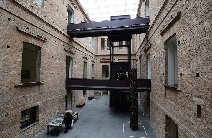 他是巴西“野兽派”大师，78岁获建筑界奥斯卡！其理想是：让建筑属于每个人！