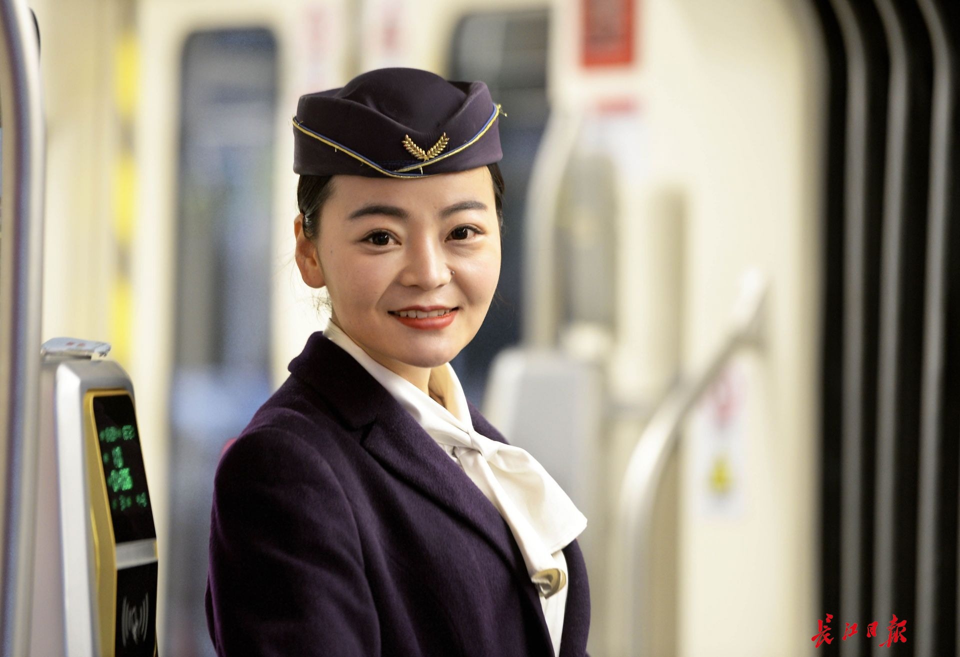 这场公交人和地铁人的“文明赶超”你站谁