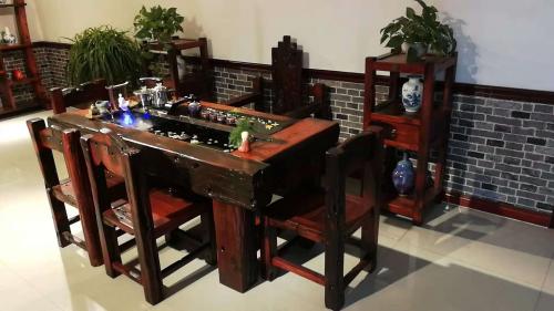 钛金板酒店墙面装饰,古船木装饰板