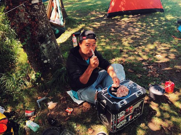 骑着摩托车环中国旅游,俩郑州小伙骑摩托环游欧洲