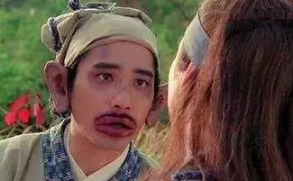 嘴唇总是干裂、起皮还出血？可能和你这个习惯有关