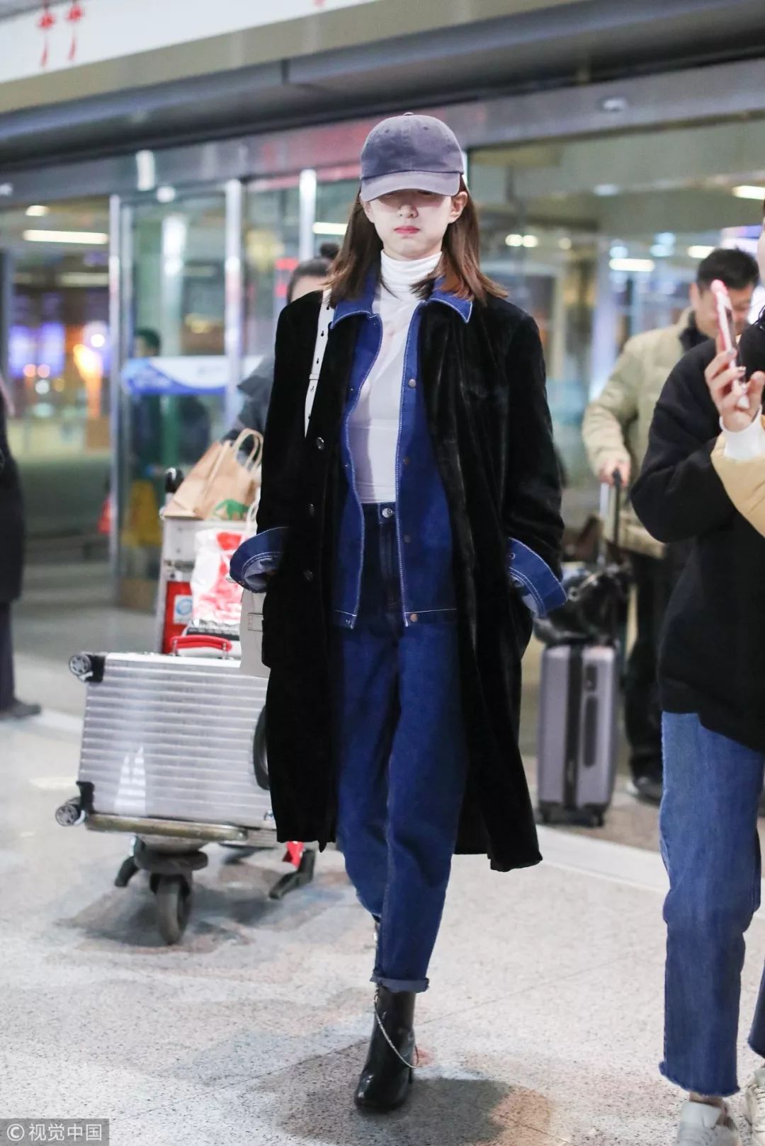 秋季长外套的多种穿法,外套太长了怎么穿才好看