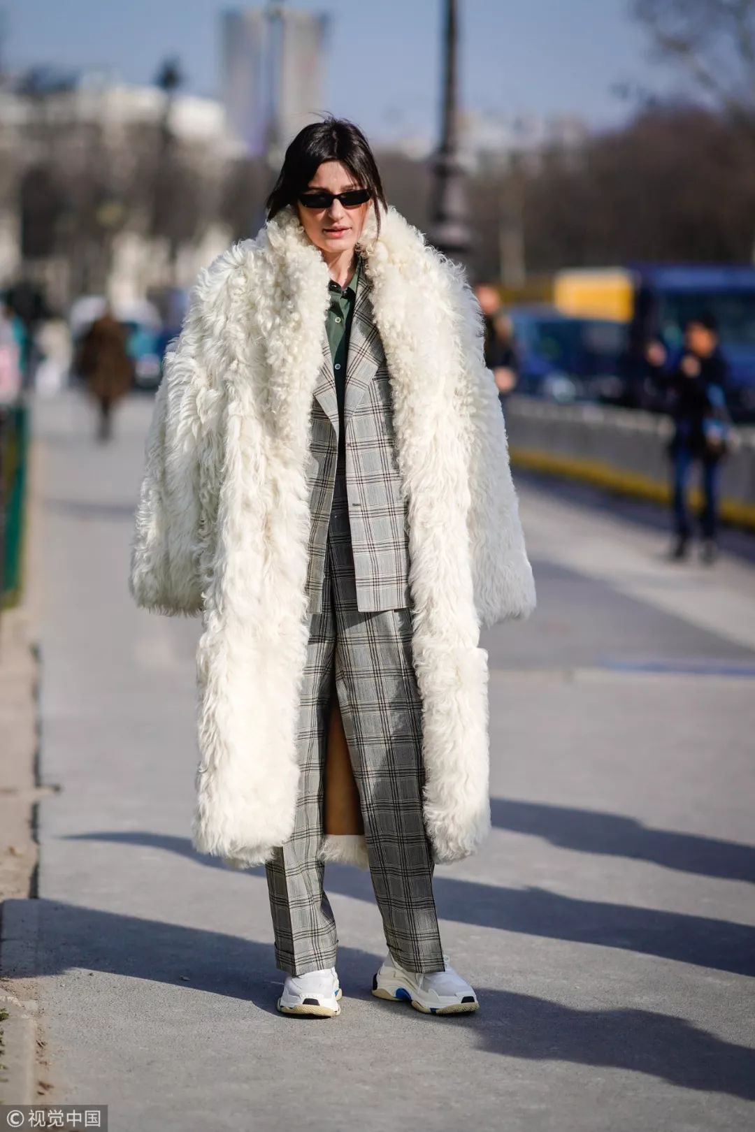 秋季长外套的多种穿法,外套太长了怎么穿才好看