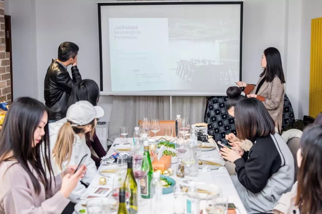 澳洲这杯暖冬的美酒里，可以闻到桉树叶的夏天味道