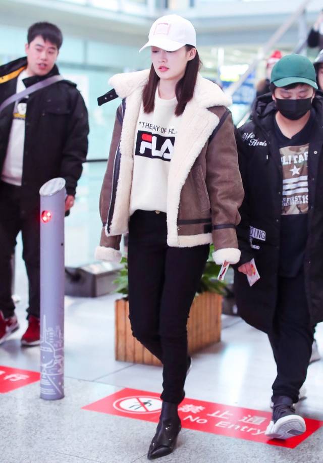 李沁穿衣太潮了,李沁穿搭简约