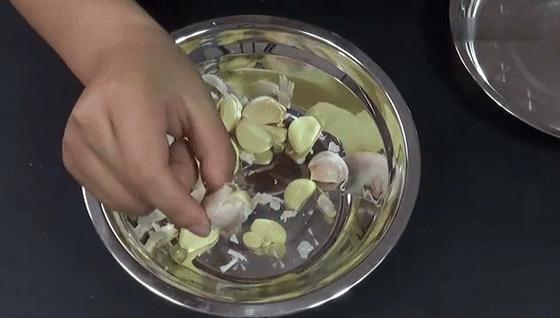 剥大蒜时留几层蒜皮合适,大蒜怎么剥蒜皮