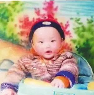 死刑！入室抢孩子的人贩子判了！这个嫌犯仍在逃……