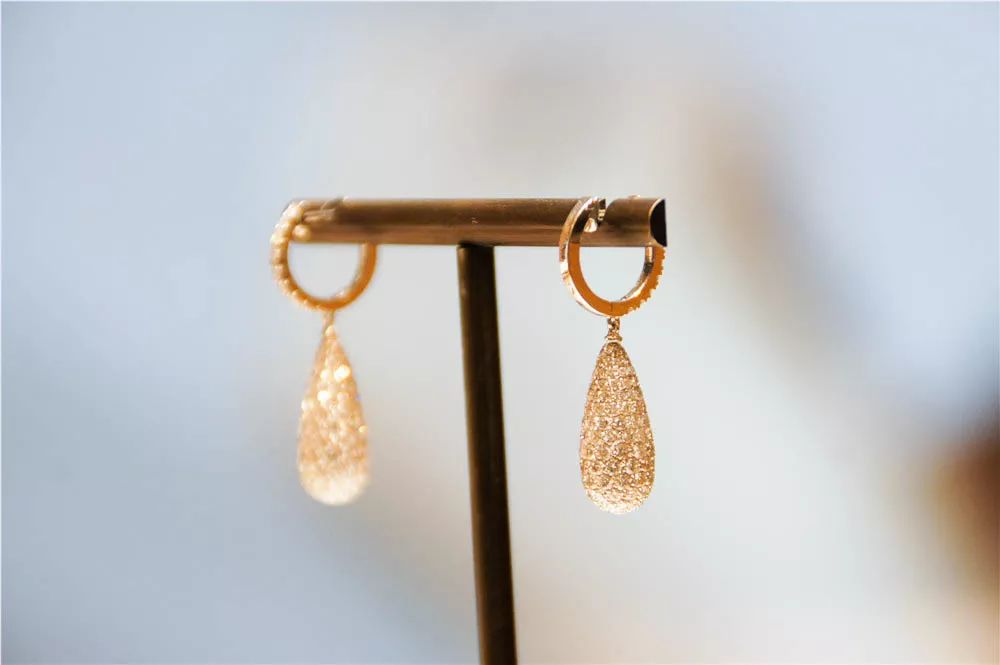 红红火火恍恍惚惚是什么意思,红色辟邪的说法