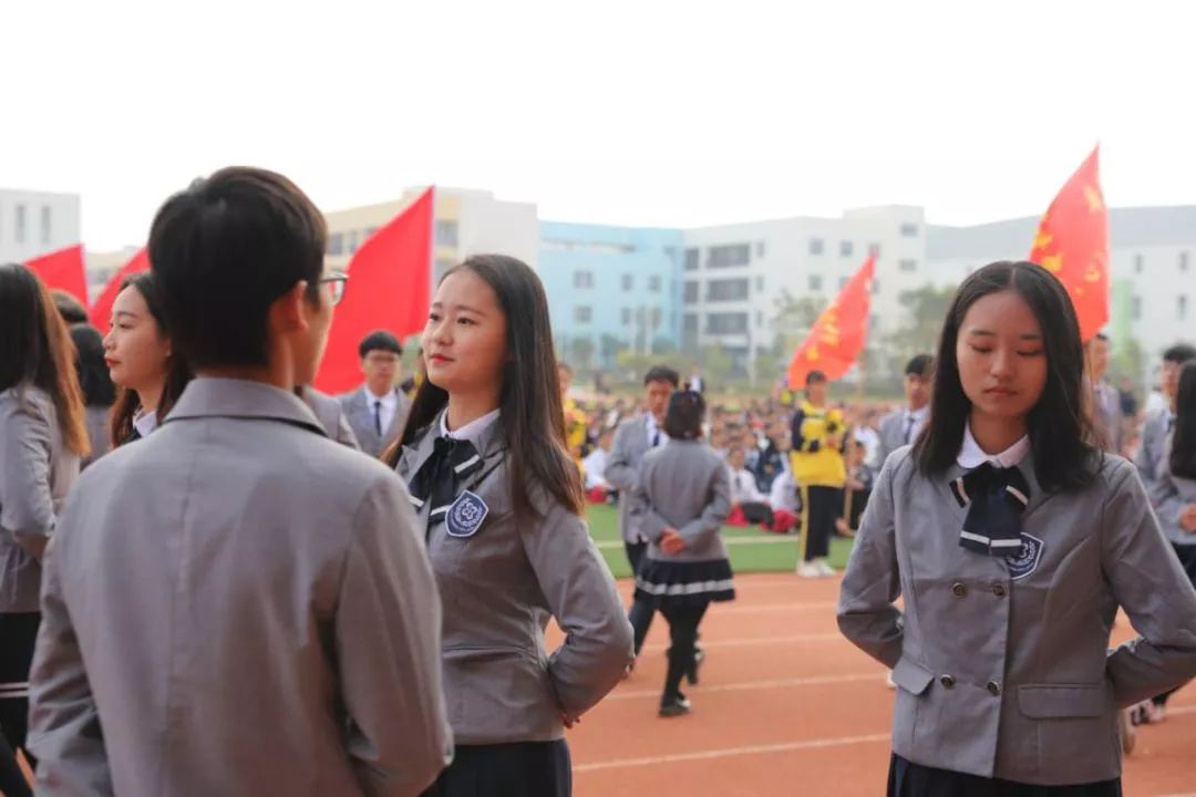 蒙自这里汇聚上千人，放飞上百只鸽子，是发生了什么大事……