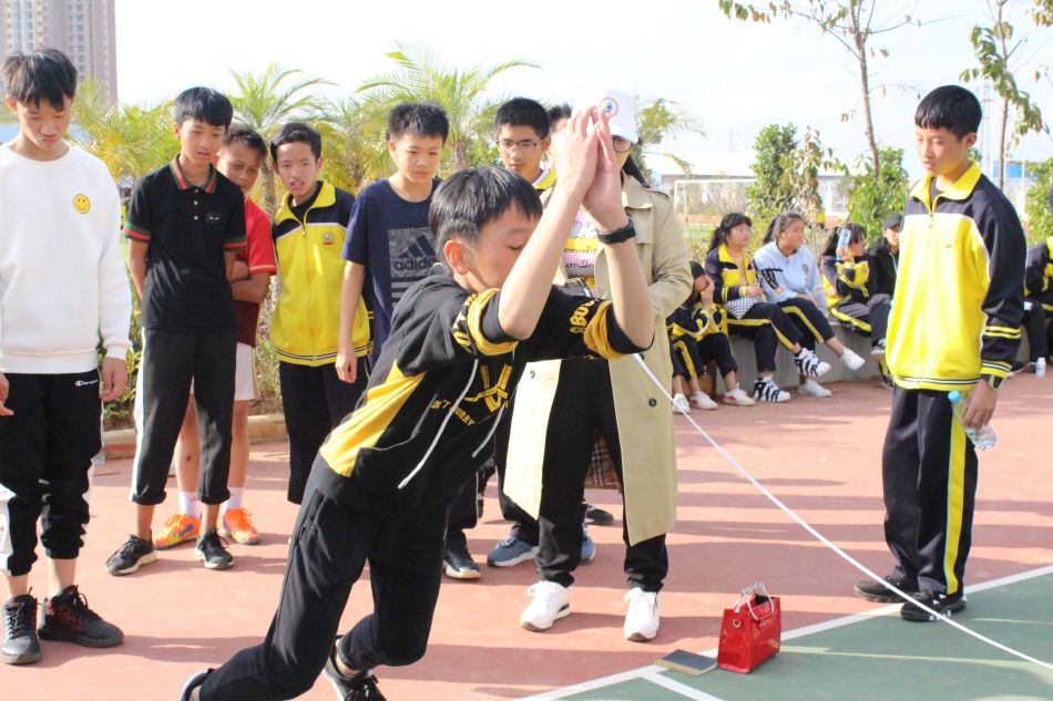 蒙自这里汇聚上千人，放飞上百只鸽子，是发生了什么大事……