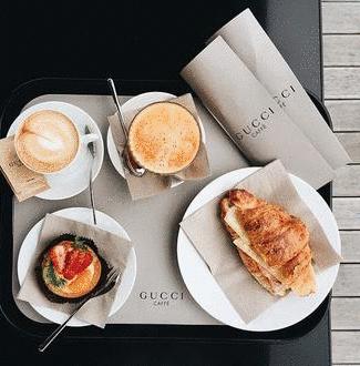 住范思哲酒店,用着CARTIER家居,吃着CHANEL甜品,奢侈品牌:你的玛丽苏生活已被我们承包~