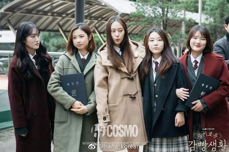 我没有年轻10岁的药，但马思纯这件“少女感”可以