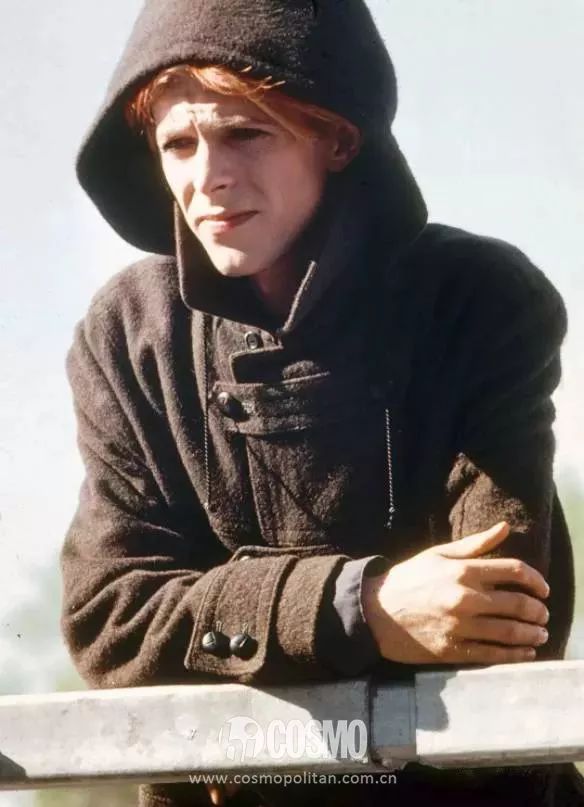 我没有年轻10岁的药，但马思纯这件“少女感”可以