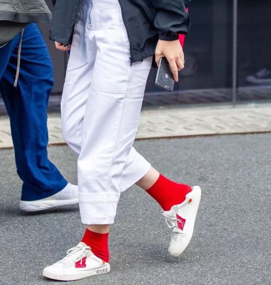 李宇春易烊千玺演绎时代感,易烊千玺穿中国红