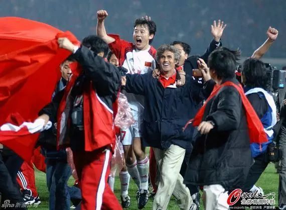 一节完整足球课,足球小课堂国足