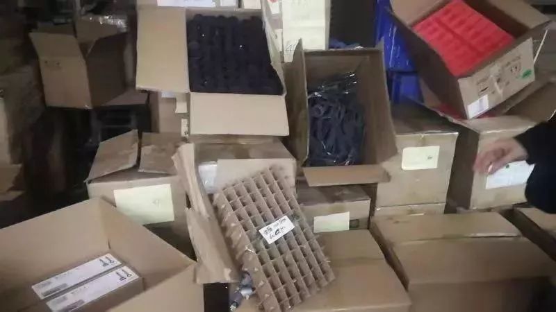 戴森吹风机真的跟假的有什么区别,假的戴森吹风机跟真的区别