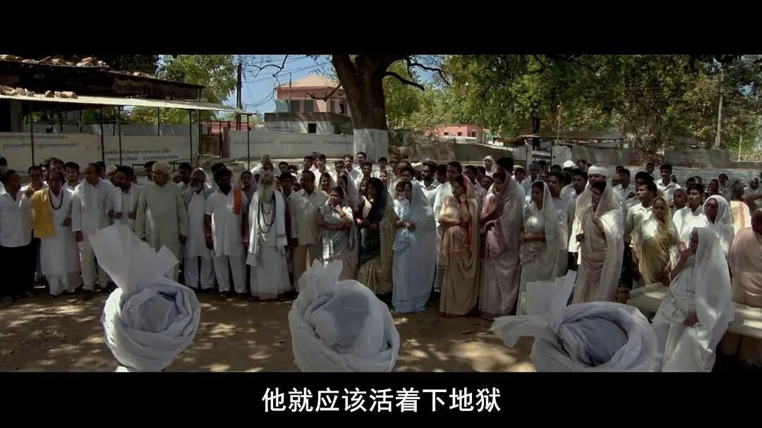 41岁“变态男”穿卫生巾上街，全村*攻围**，最终却让5亿女人为他欢呼？