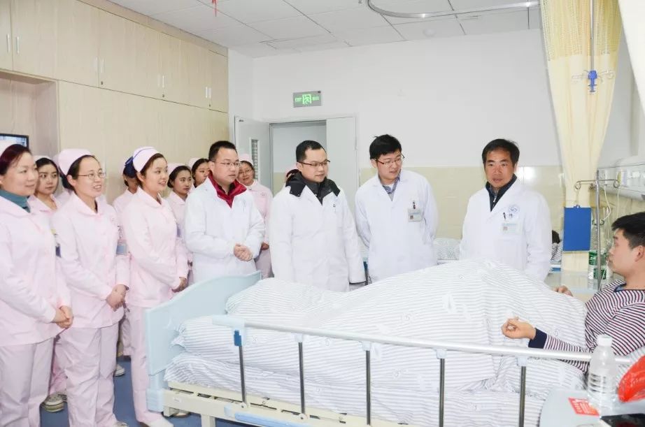 假日不休息服务不打烊,假期不打烊致敬坚守岗位的他们