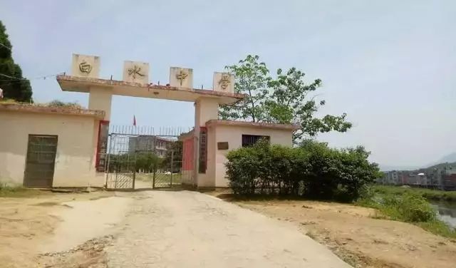 泪目87岁老校长,最感动80后校长