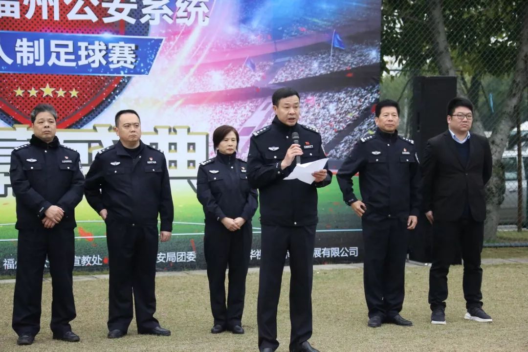 警界雄鹰绿茵翱翔，铁血男儿赛场争霸！