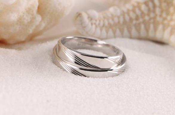 虞氏父子创立自有铂金品牌，成为国内第一个吃螃蟹的人