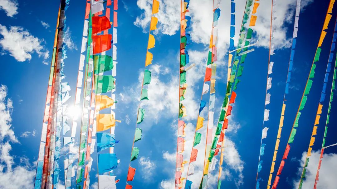 央珍《无性别的神》修订版推出，打开被传奇与想象遮蔽的真实*藏西**心灵｜悦读