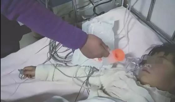 8岁女生被两名男生打,8岁女子被打后续