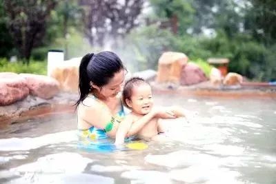 儿童哪个季节可以泡温泉,儿童冬天泡温泉攻略